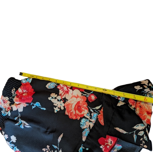 Living Doll Floral Shorts - Picture 5 of 10